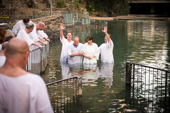 0020_2015_Israel_Trip_Jordan_Baptizing_4104
