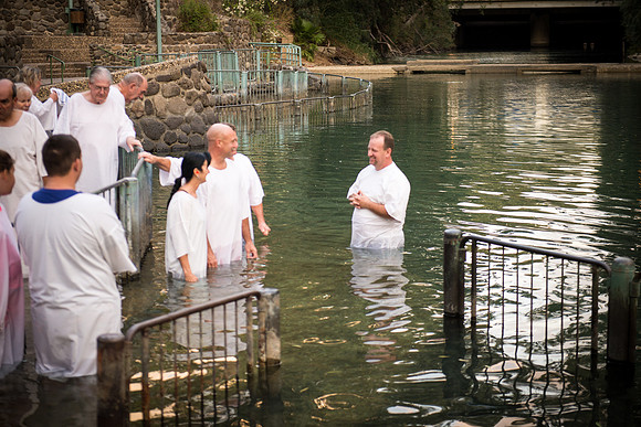 0003_2015_Israel_Trip_Jordan_Baptizing_4087