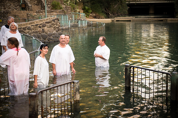 0001_2015_Israel_Trip_Jordan_Baptizing_4085