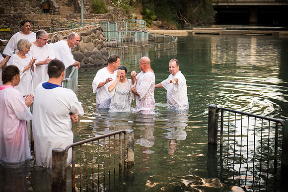 0008_2015_Israel_Trip_Jordan_Baptizing_4092